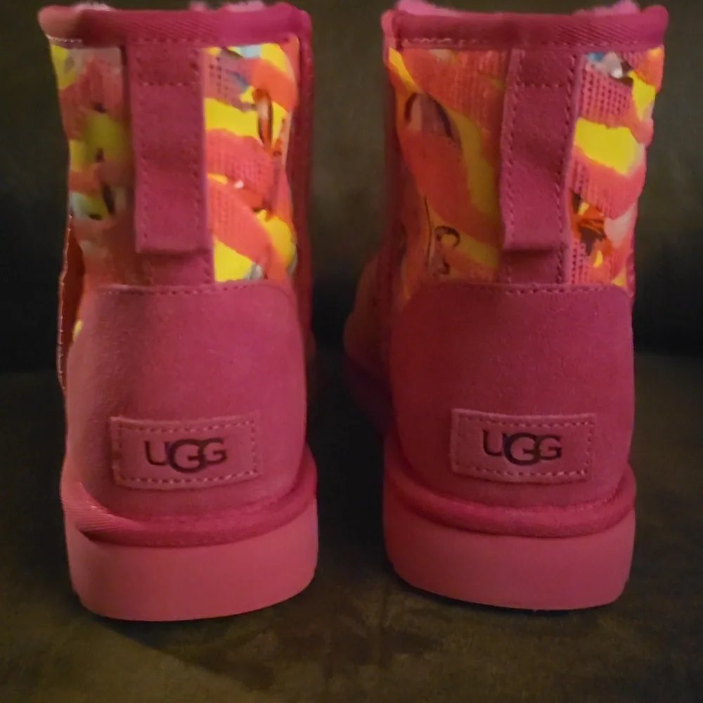Womens Uggs - Picture 2 of 6